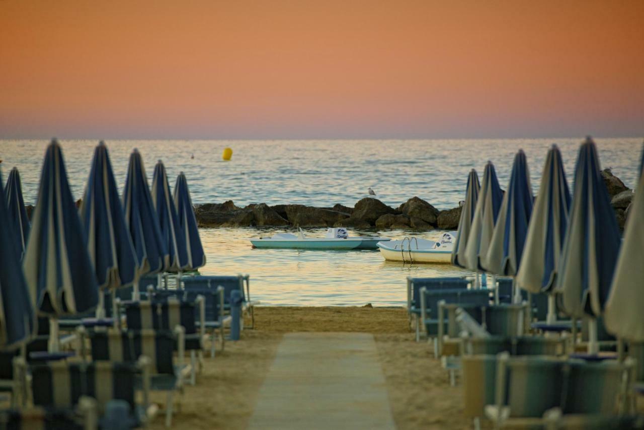 Victoria Palace Hotel Cattolica Exterior photo